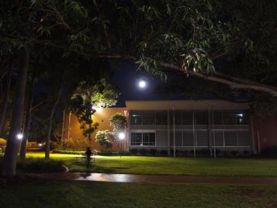 夜のバンクスタウンキャンパス