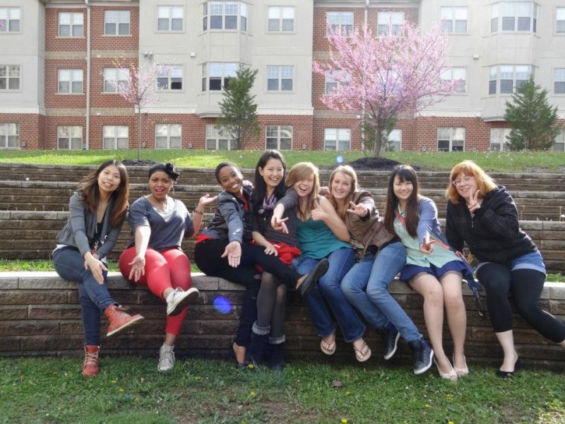 BBQ 学生寮の前で