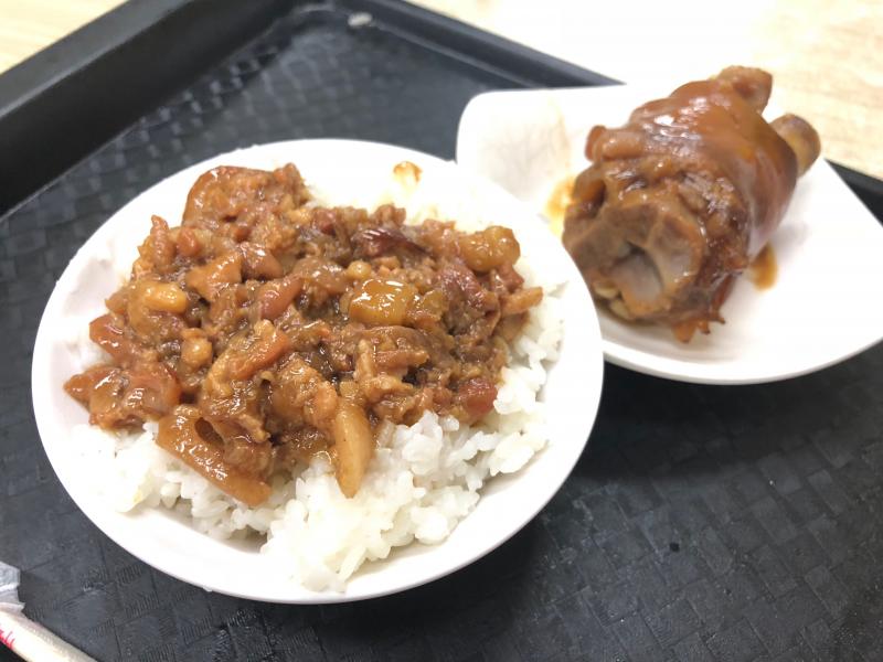 魯肉飯(るーろうふぁん)と豚足の煮込み 魯肉飯(るーろうふぁん)と豚足の煮込み