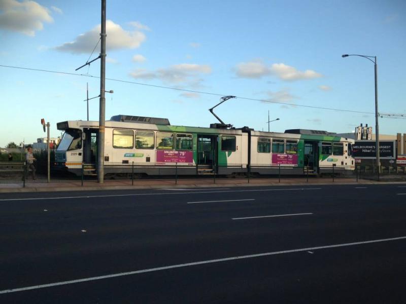 RMIT Bundoora西キャンパス前より