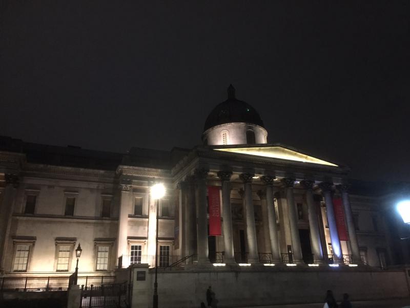 夜のナショナルギャラリー