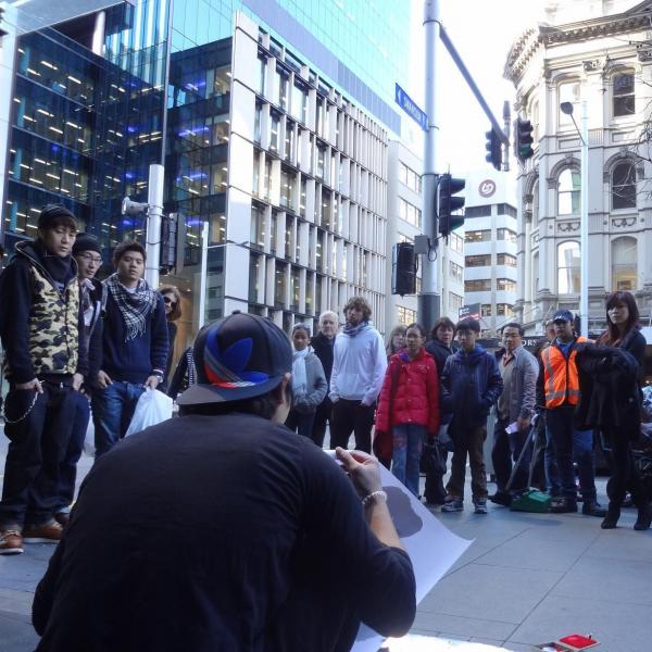 路上書道パフォーマンス