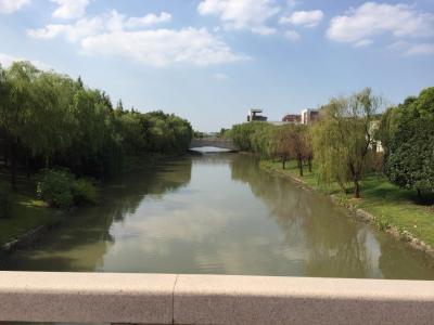 闵行キャンパスを流れる川