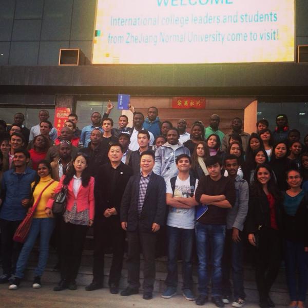 留学先の付近にある中国最大の小売市場「义务」でのイベント 留学先の付近にある中国最大の小売市場「义务」でのイベント