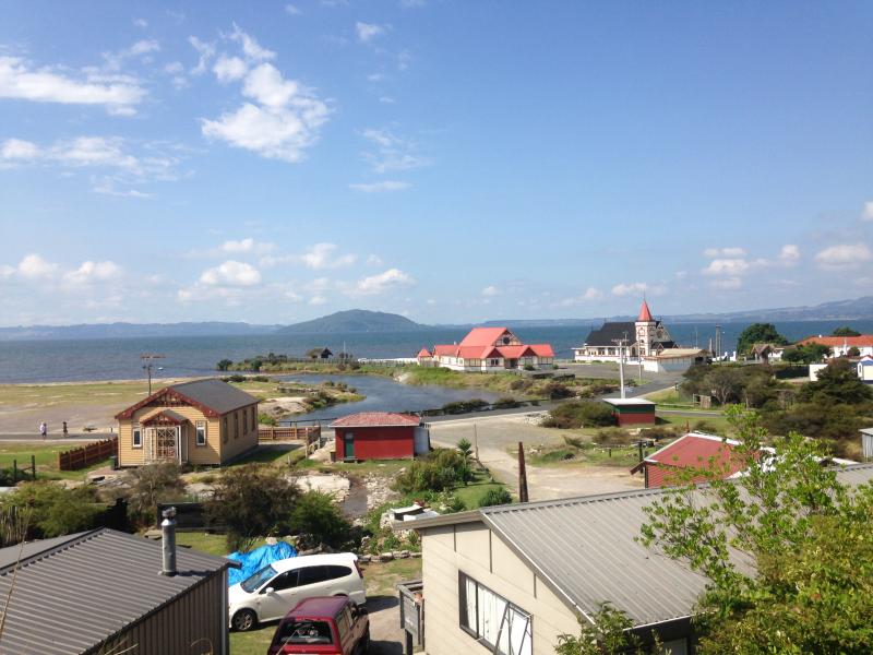 夏場のロトルア湖