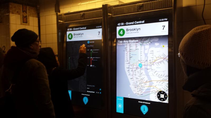 Grand Centralのタッチパネル式運行情報・路線検索ボード