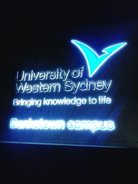 夜のバンクスタウンキャンパス