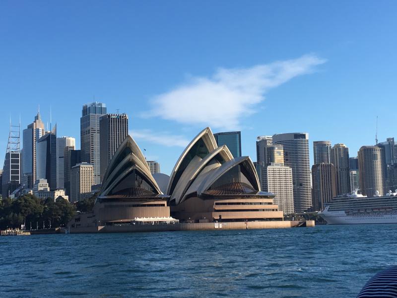 フェリーから見たオペラハウス