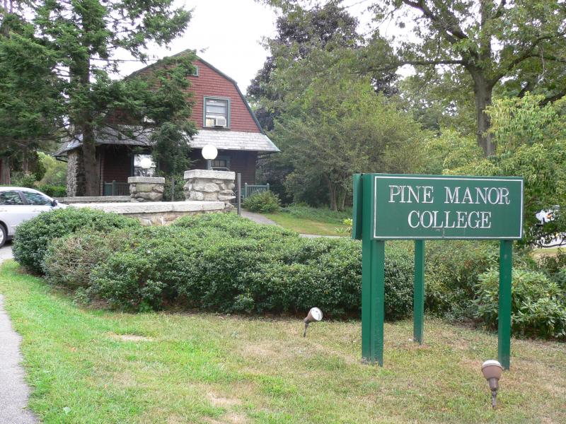 カレッジ入り口