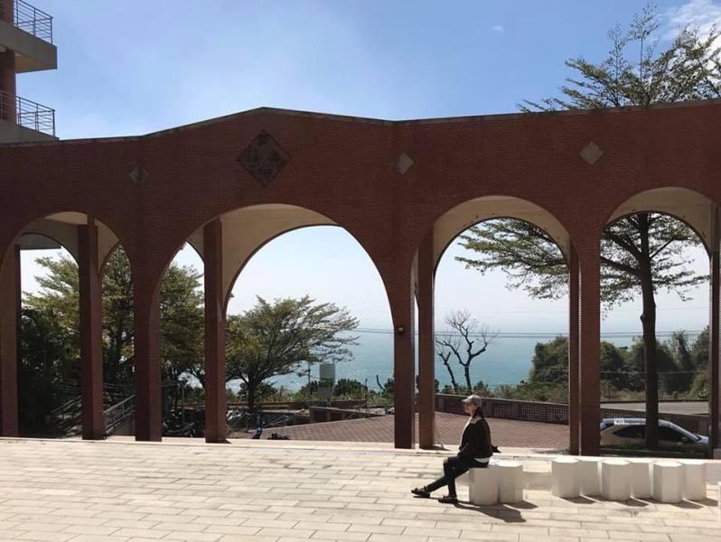 中山大学の校舎から見える海