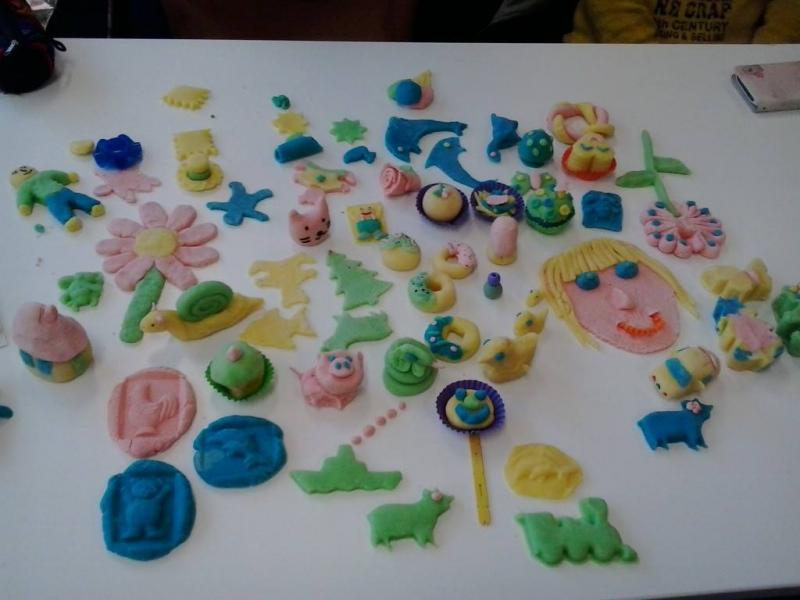 プレイドウ(粘土のようなもの) プレイドウ(粘土のようなもの)