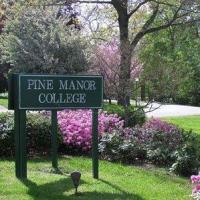 Pine Manor College English Instituteのロゴです