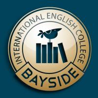 Bayside International English Collegeのロゴです