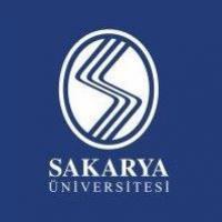 Sakarya Üniversitesiのロゴです