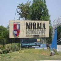 Nirma Universityのロゴです