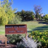 Besant Hill School of Happy Valleyのロゴです