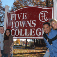 Five Towns Collegeのロゴです