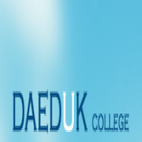 Daeduk Collegeのロゴです