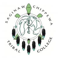 サジナウ・チップワ・トライバル・カレッジのロゴです